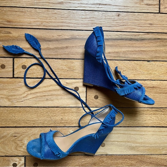 6.5 🦋 Banana Republic fringe wedge heels - blue suede raffia - Picture 1 of 2